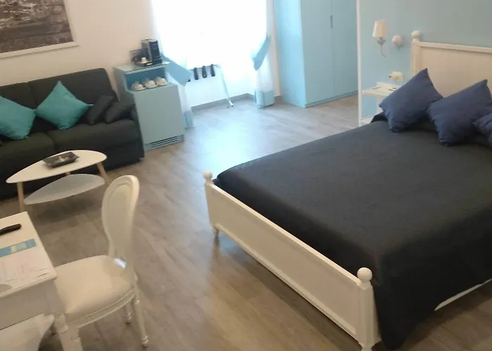 Napoletana Affittacamere 4*
